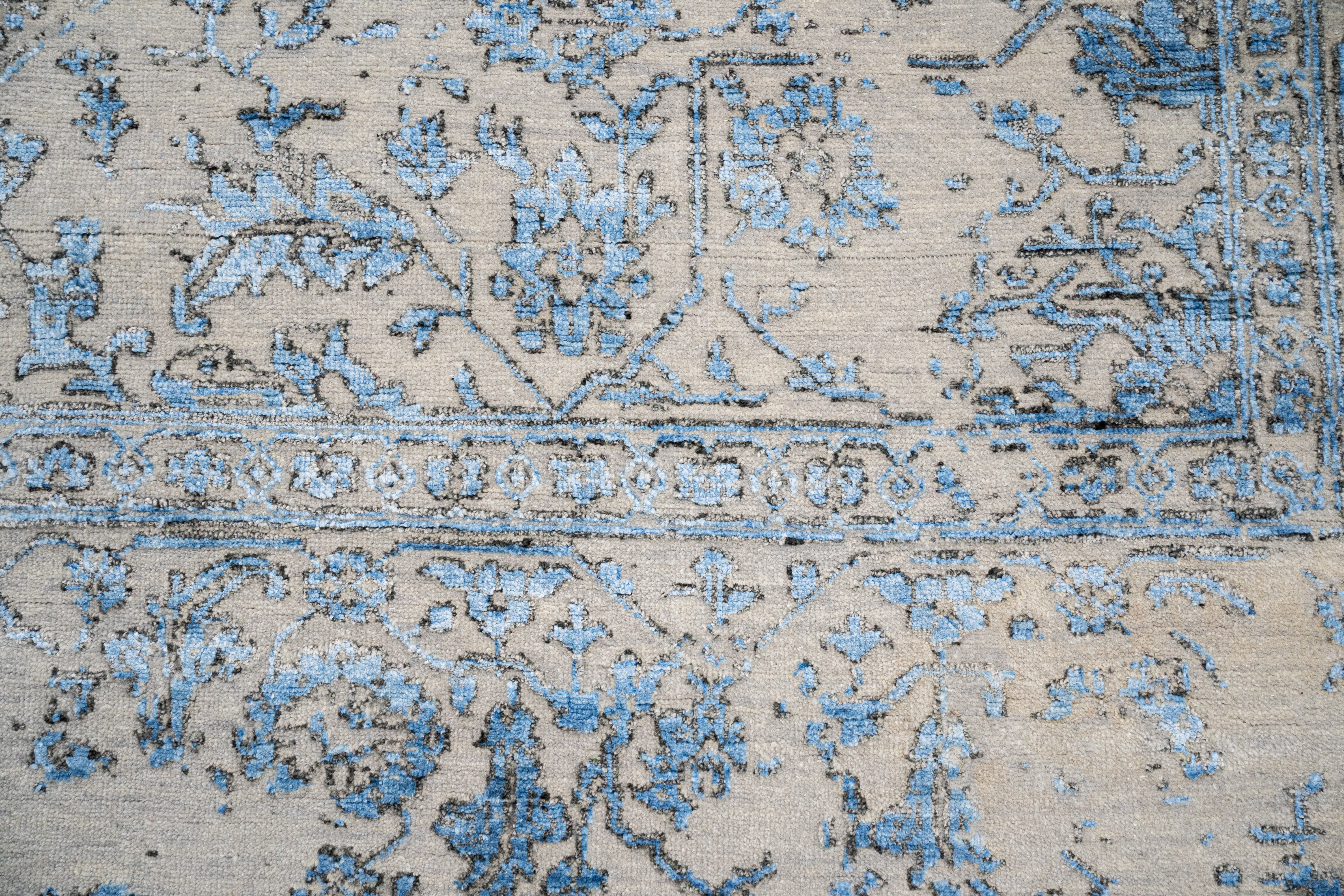 Handknotted Rug  DIA- 77 SERAPI, Silver & Aqua